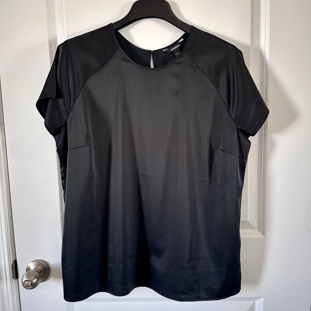 Express Women’s Black Satin-like Short-Sleeve Crewneck Top, Large